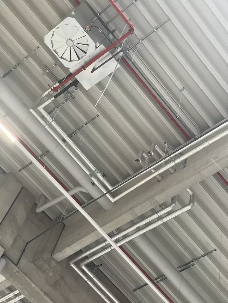 Deckenauslass in der Halle